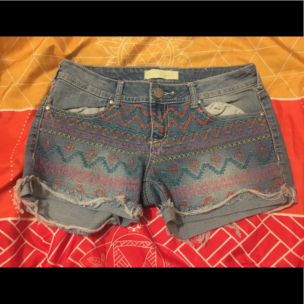 Jean shorts with design